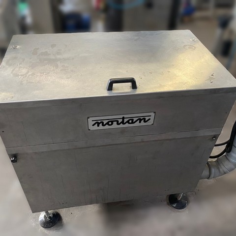 Elevatore tappi usato NORTAN 3.000 BPH